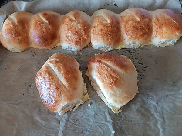 Pão de leite acabado de sair do forno.