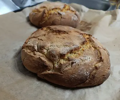 broa de milho caseira com crosta crocante