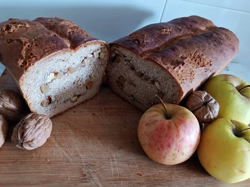 Pão de Nozes e Maçã