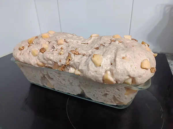 pão de nozes e maçã em forma de bolo inglês pão de nozes e maçã em forma de bolo inglês