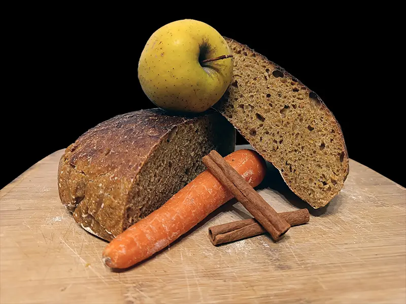 pão rústico de cenoura assada, maçã e canela